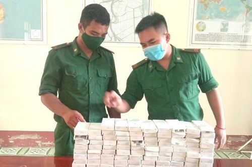 Thu giữ lô hàng dụng cụ y tế trị giá khoảng 108 triệu đồng