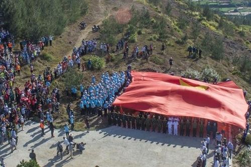 Lễ thượng cờ trên đảo tiền tiêu