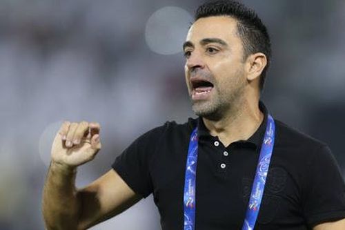 Hết hy vọng với HLV Setien, Barca cầu cứu Xavi