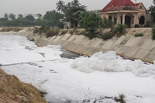 Kênh ô nhiễm 'dai' nhất giữa TP HCM và Bình Dương tiếp tục hành dân