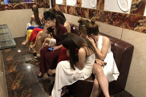 Hàng chục người phê ma túy trong quán karaoke đóng kín cửa lúc giữa đêm