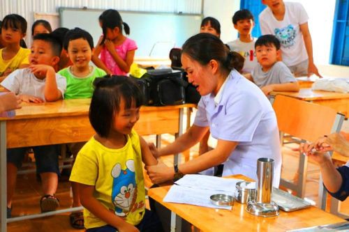 Bạch hầu diễn biến phức tạp, Đắk Lắk tiêm vắc xin phòng bệnh cho trẻ