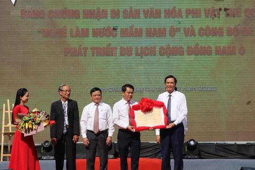 Làng nghề nước mắm Nam Ô đón nhận bằng di sản văn hóa phi vật thể quốc gia