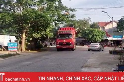 Xe container, xe tải lao vút trên tỉnh lộ 554 từ Đức Thọ sang Vinh, người dân bất an!