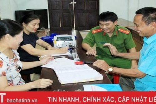 Người dân Nghi Xuân vui mừng nhận tiền hỗ trợ sau hơn 25 năm 'vụ giao đất trái thẩm quyền ở phía Nam cầu Bến Thủy 1'