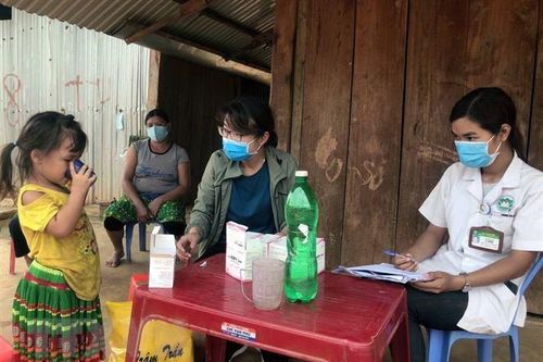 Bệnh nhi 4 tuổi mắc bệnh bạch hầu, cả làng phải uống thuốc dự phòng
