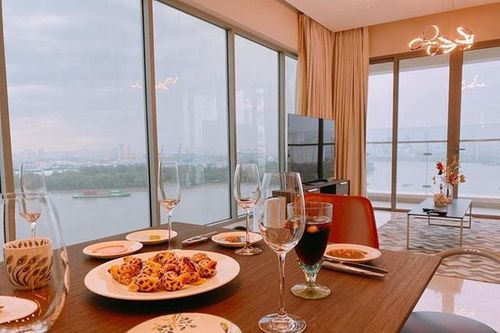 Căn hộ mới tậu của ca sĩ Lê Hiếu sang chảnh như khách sạn năm sao