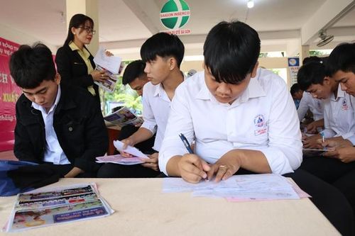 Phiên Giao dịch việc làm di động dành cho học sinh, người lao động tại huyện Tháp Mười