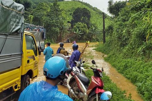 Mưa lớn khiến nhiều tuyến đường huyết mạch ở Bát Xát bị chia cắt