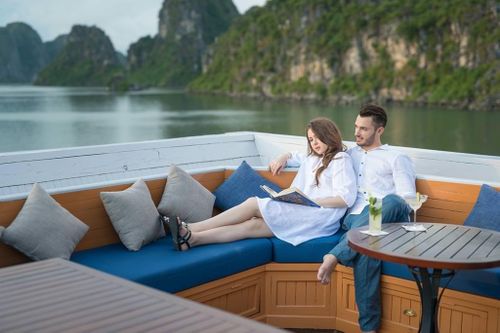 Du thuyền trên thiên đường biển cả