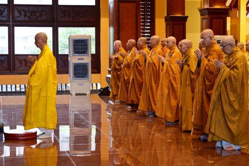 Chư Tăng bố-tát, thính giới tại Việt Nam Quốc Tự