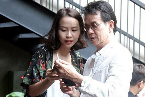 Đức Huy lãng mạn với vợ kém 44 tuổi như thời mới yêu