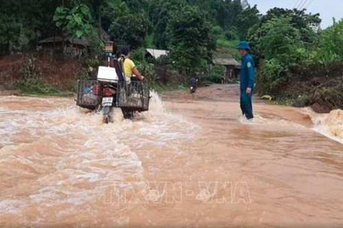 Mưa lớn khiến giao thông Lào Cai tê liệt, hồ chứa 60.000m3 bị sạt lở chân đập