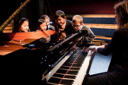 Thách thức lớn của các nghệ sĩ đương đại