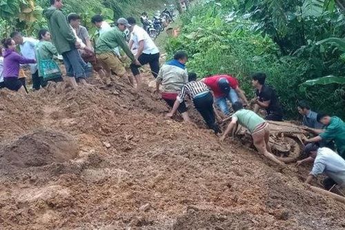 Mưa lớn ở Tây Bắc khiến 1 người bị vùi lấp, 1 người bị lũ cuốn trôi