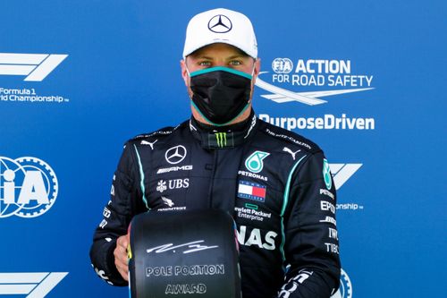 Bottas vượt Hamilton giành pole chặng đầu tiên mùa giải