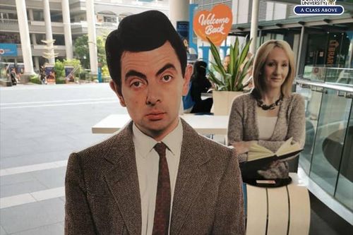 Trường cho sinh viên ngồi cạnh Taylor Swift, Mr.Bean khi quay lại lớp