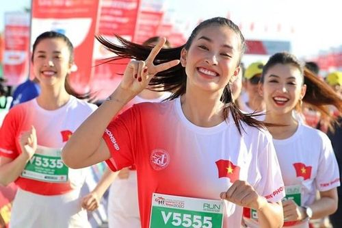 Hoa hậu Tiểu Vy tiếp lửa cho giải vô địch quốc gia marathon