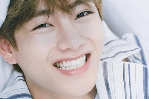 Thẻ ảnh cũ của V BTS đắt nhất Kpop, gấp cả trăm lần giá gốc