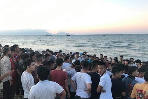 Tắm biển, ba thanh niên chết đuối