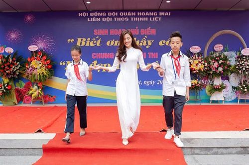 Cô giáo cực hot trên mạng xã hội, xinh chẳng kém cạnh hot girl