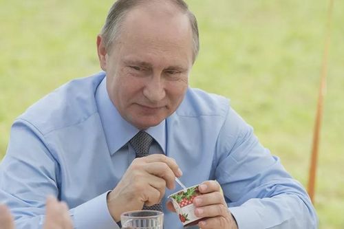 Áo sơ-mi của Tổng thống Putin bất ngờ được rao bán trên mạng