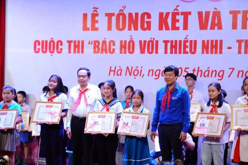 Trao giải cuộc thi 'Bác Hồ với thiếu nhi – Thiếu nhi với Bác Hồ'
