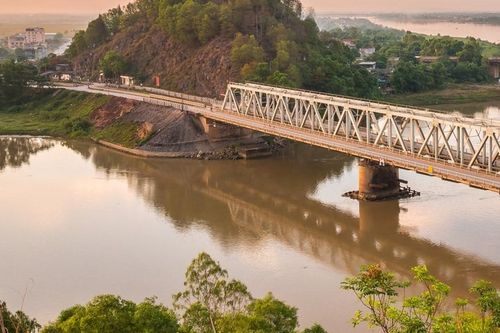 Tìm kiếm 1 nạn nhân nghi nhảy cầu tự vẫn
