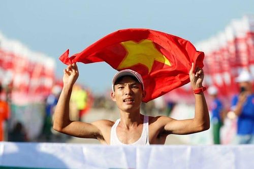 Hoàng Nguyên Thanh vô địch marathon giải chạy lâu đời nhất Việt Nam