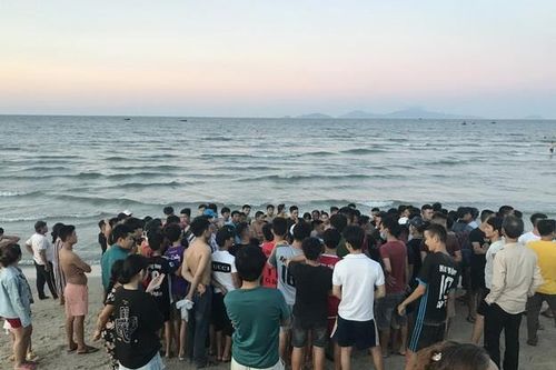 Quảng Nam: Đi tắm biển giải nhiệt, 3 thanh niên chết đuối thương tâm