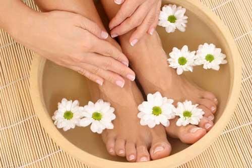 Ông cha ta vẫn dạy: 'Giàu có thì uống thuốc bổ, nghèo khó thì ngâm chân' vì lý do tuyệt diệu này