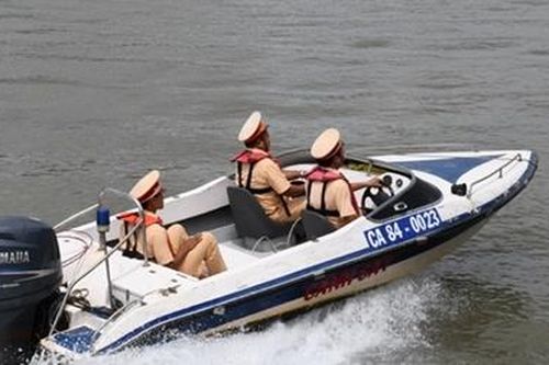 Mở các đợt tuần tra, xử lý vi phạm giao thông đường thủy mùa mưa bão