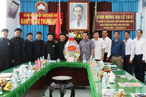 Công an tỉnh An Giang thăm, chúc mừng Ban trị sự T.Ư GHPG Hòa Hảo