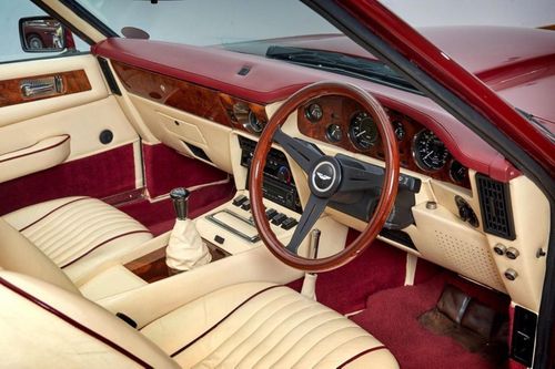 Chiếc Aston Martin V8 Volante của David Beckham được rao bán có gì đặc biệt?