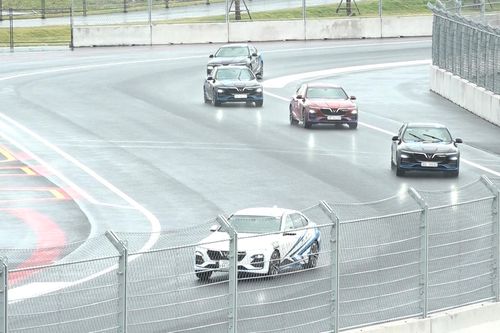 Các tay đua Việt Nam lần đầu trải nghiệm đường đua F1 Hà Nội