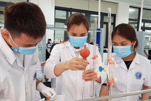 Trường y cạnh tranh bằng học phí sẽ không thể đào tạo bác sĩ giỏi