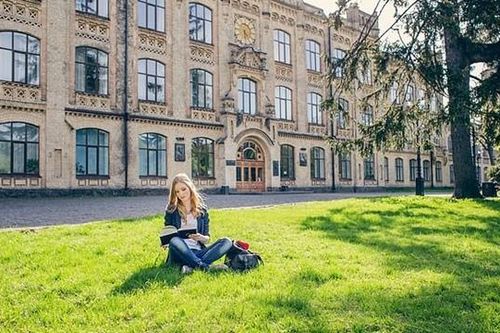 Ít nhất 13 trường ĐH của Anh có thể phải đóng cửa vì khó khăn tài chính do đại dịch