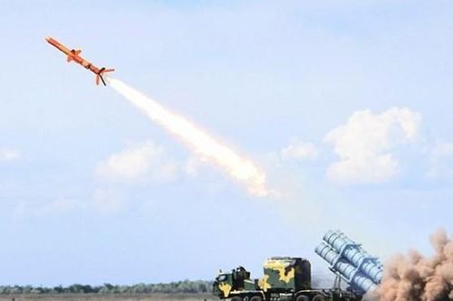 Ukraine tuyên bố sẵn sàng đối đầu quân sự toàn diện với Nga