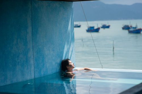 Ngôi nhà với bể bơi trên cao hướng biển Nha Trang
