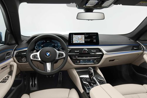 Khách hàng có thể ngồi nhà nâng cấp tính năng cho xe BMW