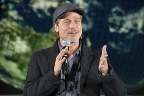 Brad Pitt, Jennifer Aniston khuyên cộng đồng mang khẩu trang