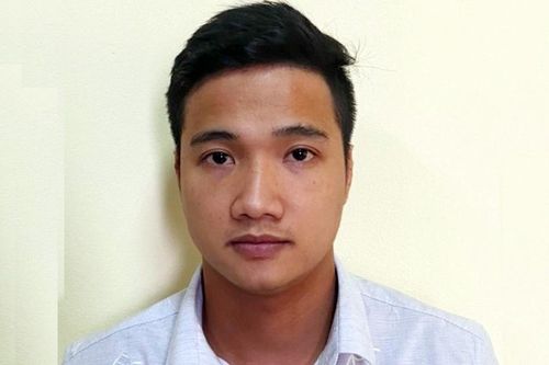 Bé gái bị dâm ô khi chở người lạ đi mua xăng
