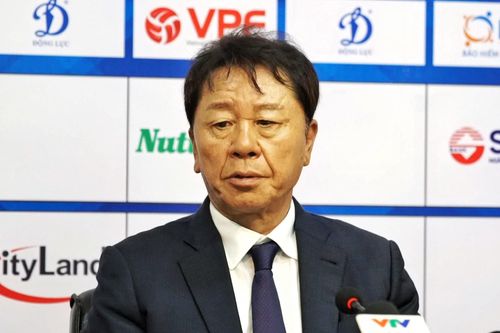 HLV CLB TP.HCM: 'Buồn vì mất ngôi đầu bảng V.League trên sân nhà'