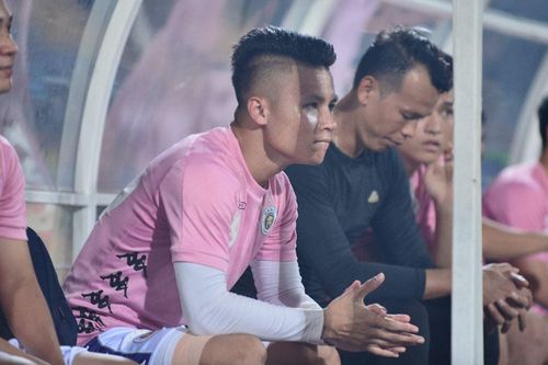 HLV Hà Nội tiết lộ chấn thương của Quang Hải và Omar