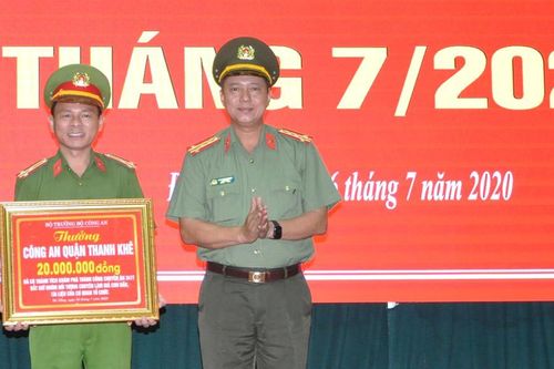 Khen thưởng nhiều tập thể, cá nhân có thành tích xuất sắc