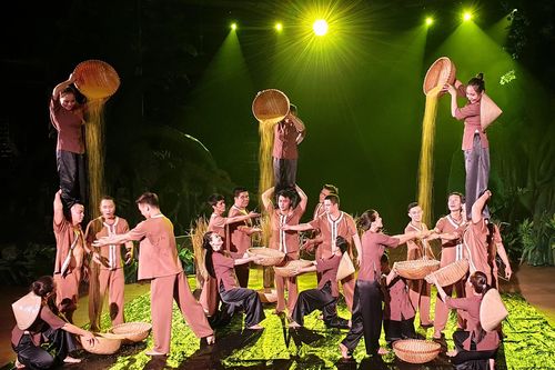 Khởi động sân khấu du lịch