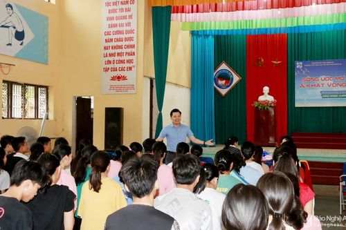 Truyền lửa khát vọng giữa mùa thi