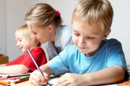 Gia đình quá bao bọc - con vấp ngã xứ người