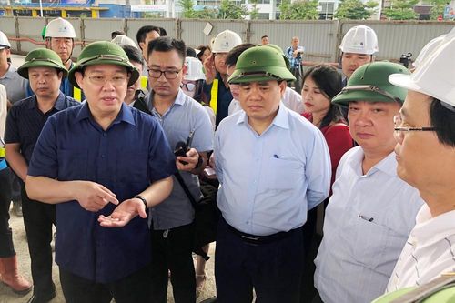 Không để nhà dị dạng bên đường mới mở