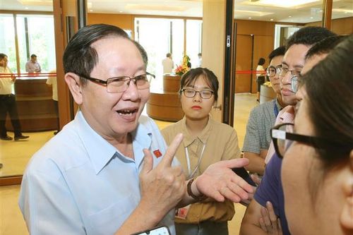 Bộ trưởng Bộ Nội vụ: Chính phủ chưa bàn tăng lương trở lại